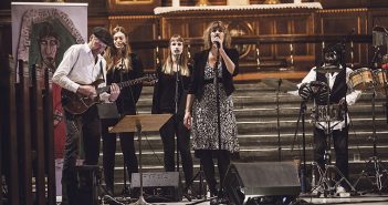 Gratis musikforestilling i præstegårdshaven