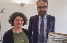 Minister fik overrakt 13.750 protest-underskrifter