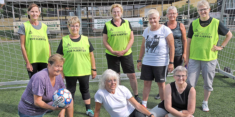 fodbolddamer 3 Træner Lis Ernborg Madsen ( i lilla ) med holdet. Foto: Steen Westh