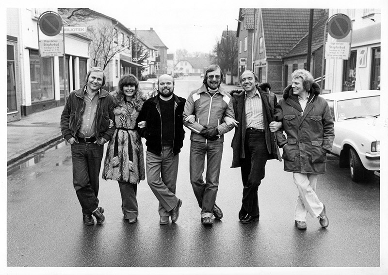 34 Otto Brandenburg Vivi Back Peder Kragerup m.fl. indspiller Barndommens gade i Hørve 9
