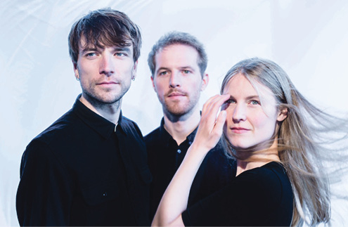 Blåly spiller i Rejsestalden